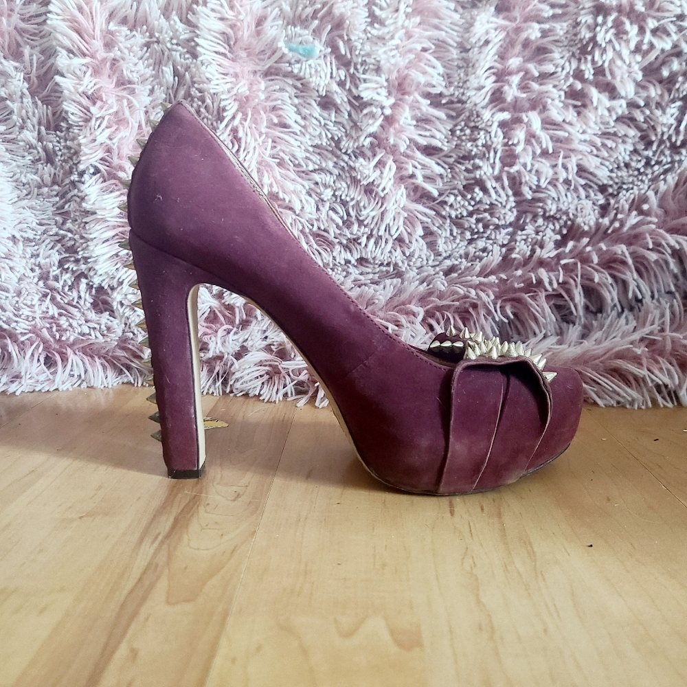 2/20$- used Vince Camuto Burgundy Spiked high heels